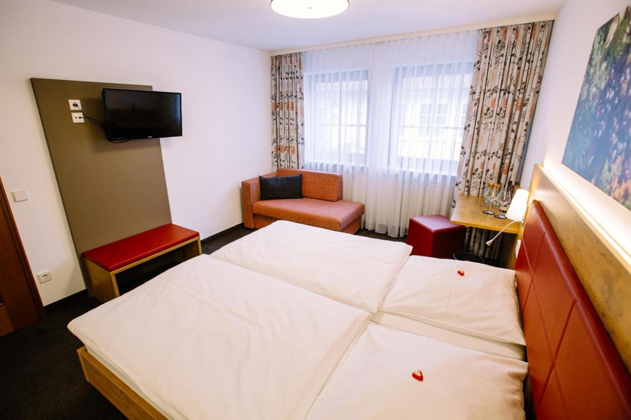 Hotel Restaurant Lamm Rosswag Фаинген-ан-дер-Енц Екстериор снимка