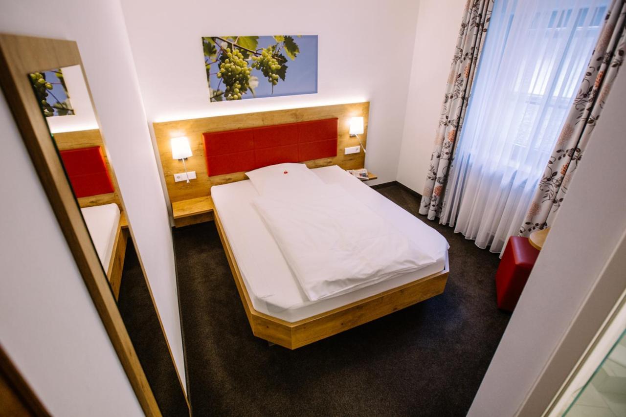Hotel Restaurant Lamm Rosswag Фаинген-ан-дер-Енц Екстериор снимка
