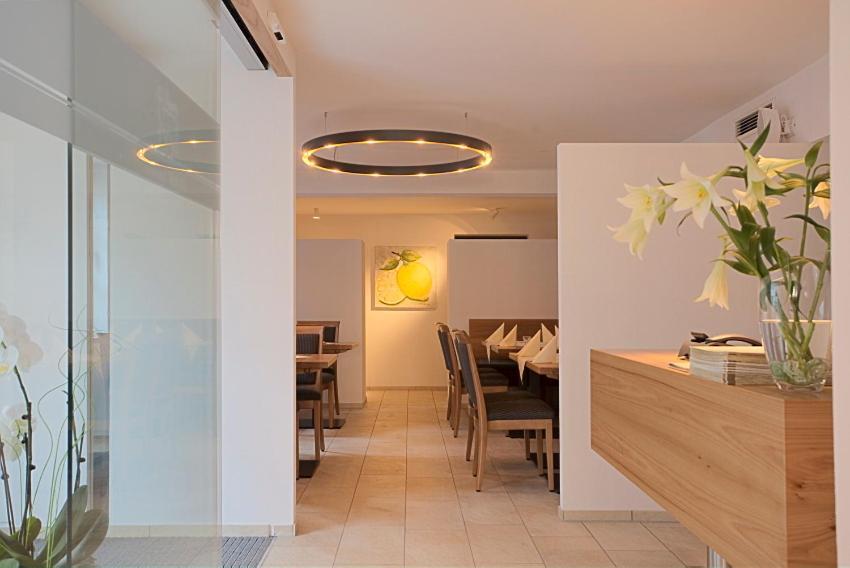 Hotel Restaurant Lamm Rosswag Фаинген-ан-дер-Енц Екстериор снимка